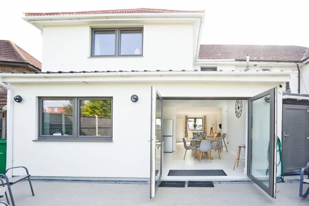 Home From Home - 4 Double Bed House With Parking Slough Eksteriør billede