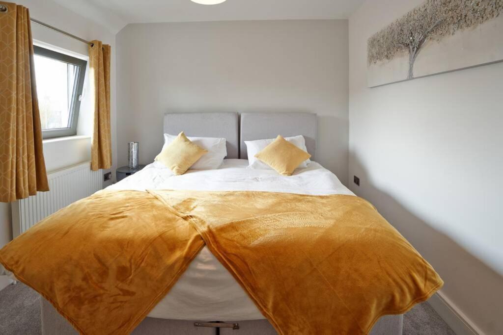 Home From Home - 4 Double Bed House With Parking Slough Eksteriør billede