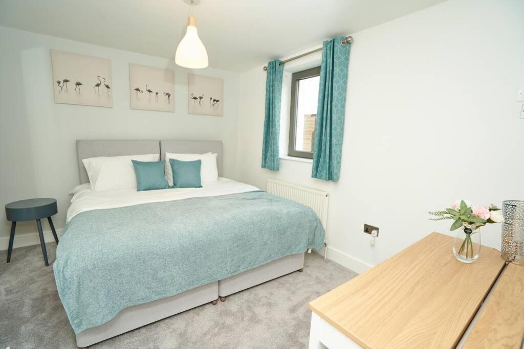 Home From Home - 4 Double Bed House With Parking Slough Eksteriør billede